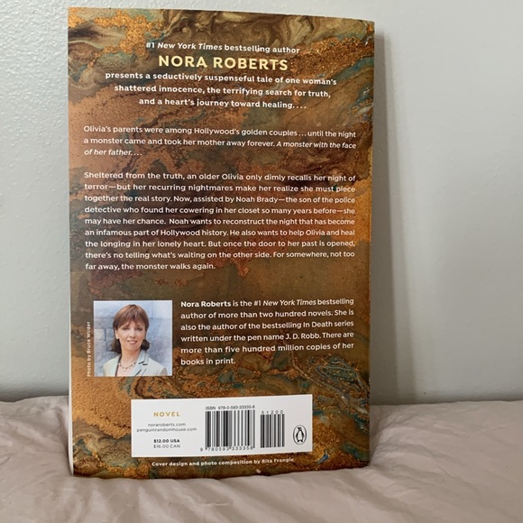Nora Roberts River’s End - Picture 2 of 7